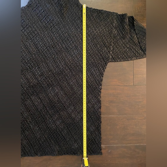 Textured TurtleNeck Top - Picture 3 of 3